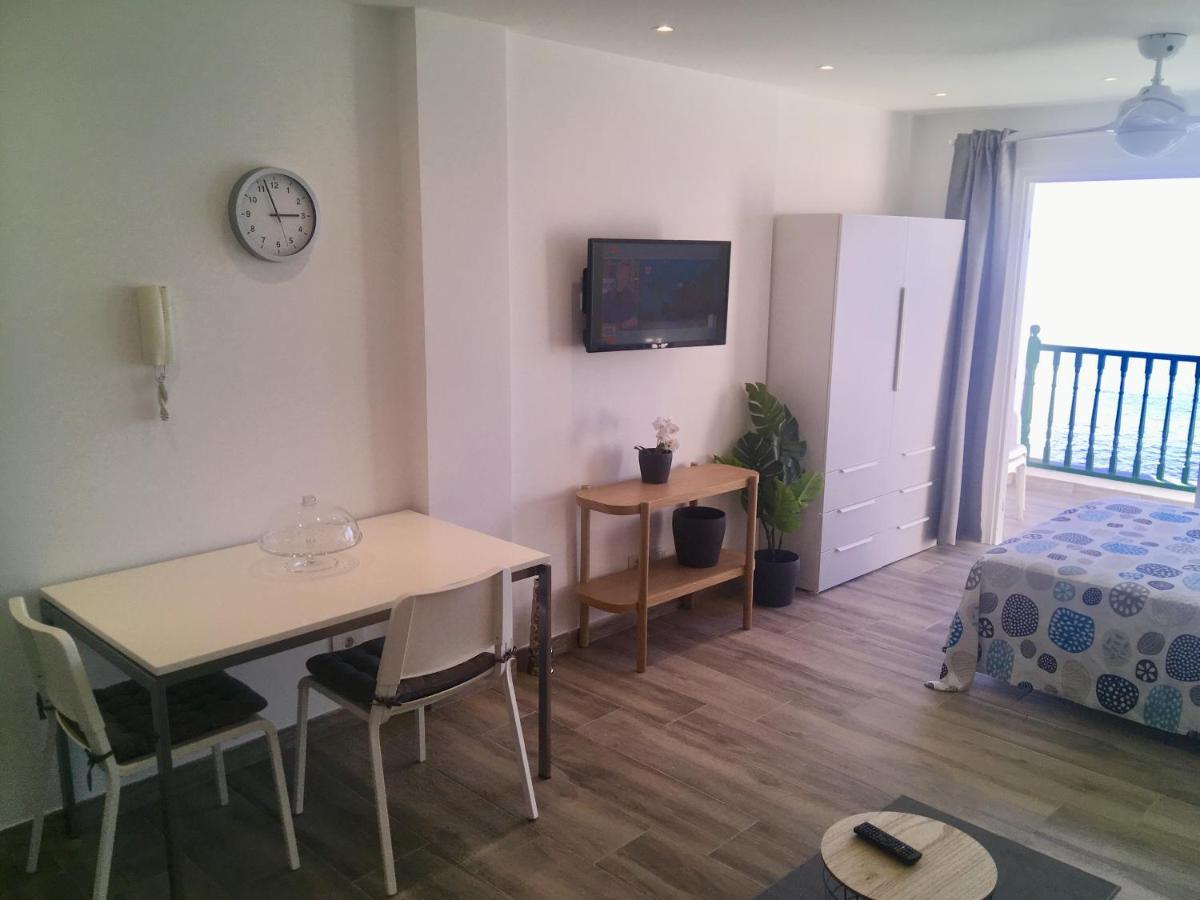 Look And Listen To The Ocean Like Never Before Apartament